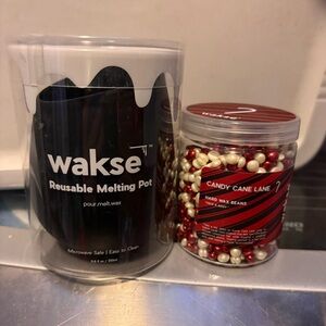 Wakse Reusable Melting Pot with Candy Cane Lane Wax Beads